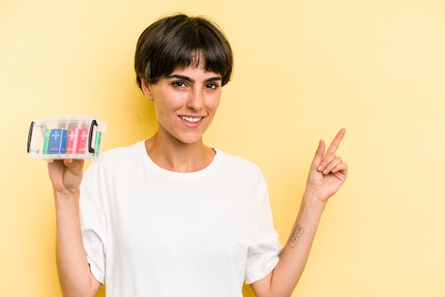 Client mulțumit ținând broderie